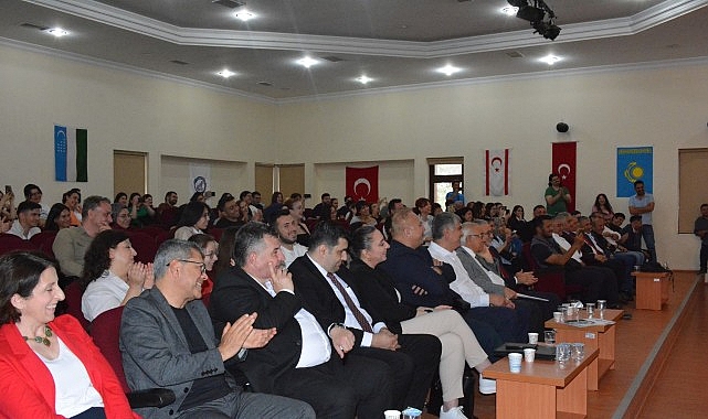 E&Uuml; TDAE Kurucu M&uuml;d&uuml;r&uuml; Prof. Dr. T&uuml;rkmen&rsquo;in 80. Yaşına İthafen &ldquo;&Acirc;şıklık Geleneği Paneli&rdquo; d&uuml;zenlendi