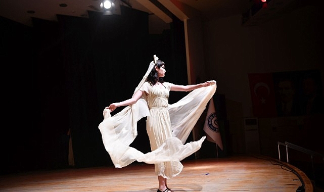 E&Uuml;&rsquo;de 70. Yıla &ouml;zel g&ouml;rkemli defile