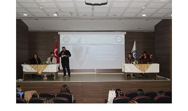 E&Uuml;&rsquo;de bağımlılık Sosyoloji b&ouml;l&uuml;m&uuml;n&uuml;n d&uuml;zenlediği panel ile her y&ouml;n&uuml;yle ele alındı
