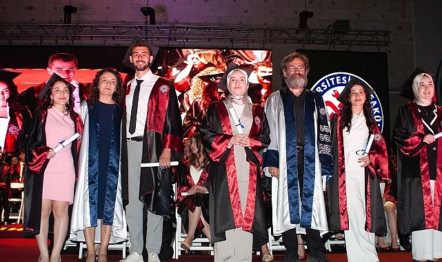 E&Uuml;TF&rsquo;de 65. D&ouml;nem Mezunları B&uuml;y&uuml;k Bir Coşku İle Uğurlandı