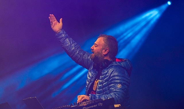 Festival&rsquo;de K&uuml;lt&uuml;r ve Nostalji Dolu Unutulmaz Gece