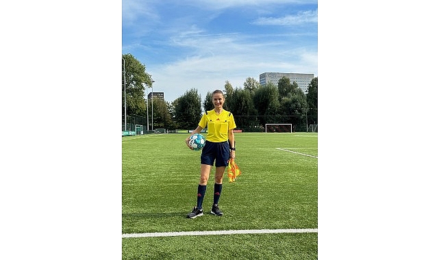 FIFA kokartlı kadın hakem T&uuml;rkiye'de bir ilke imza attı!