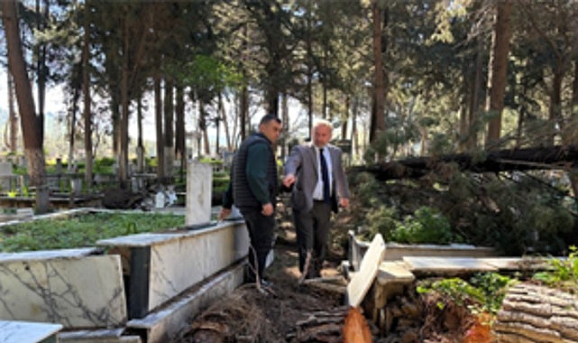 Fırtınadan etkilenen mezarlıklara hızlı m&uuml;dahale