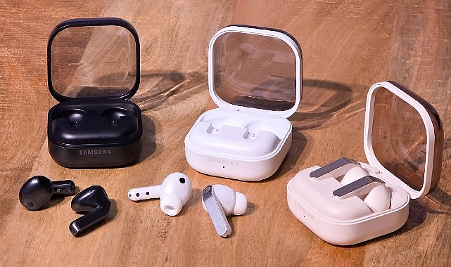 Galaxy Buds4 serisi akıllı ses &ouml;zellikleriyle tasarımı bir araya getiriyor
