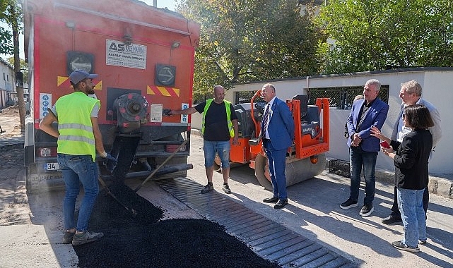 Gaziemir&rsquo;de 32 bin 191 metrekarelik alandaki yol ve kaldırımlar yenilendi