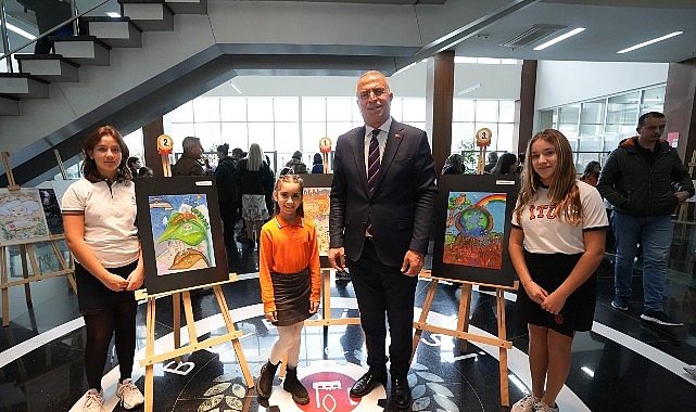Gaziemirli &ccedil;ocuklar &ldquo;Toprak&rdquo; temalı resimleriyle iklim krizine dikkat &ccedil;ekti