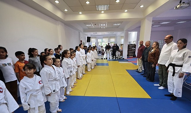 Geleceğin judocuları Konak&rsquo;ta yetişiyor: Sarı kuşaklar Başkan Mutlu&rsquo;dan
