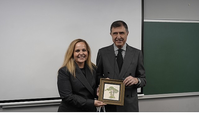 Geleceğin Profesyonelleri, Ahmet Pura ile &ldquo;Hayat G&uuml;neşli Bir Sağanak&rdquo; Konferansı&rsquo;nda Bir Araya Geldi