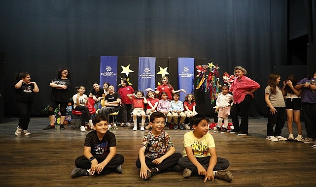 Geleceğin sanat&ccedil;ıları Başkan &Ccedil;er&ccedil;ioğlu&rsquo;nun başlattığı yaratıcı drama at&ouml;lyesi ile yetişiyor