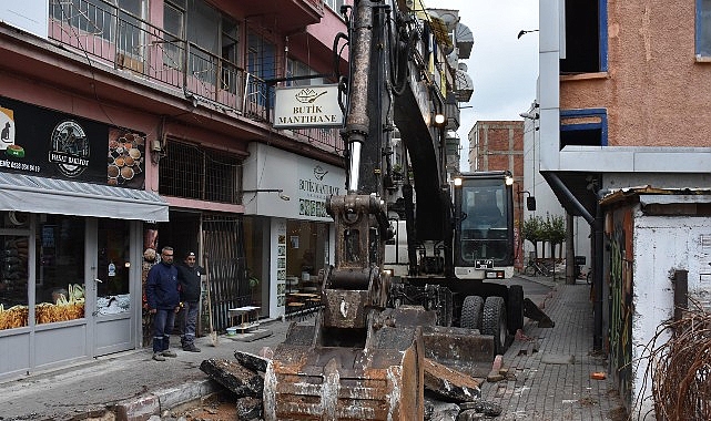Gemlik&rsquo;te Yol &Ccedil;alışmaları Hız Kesmeden Devam Ediyor