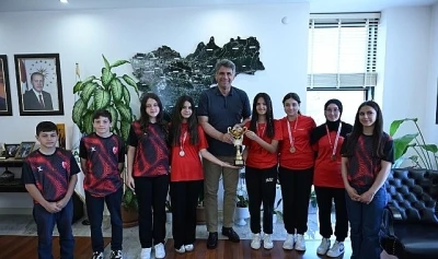 Gen&ccedil; Sporcular Başarılarını Başkan Kocaman&rsquo;la Paylaştı
