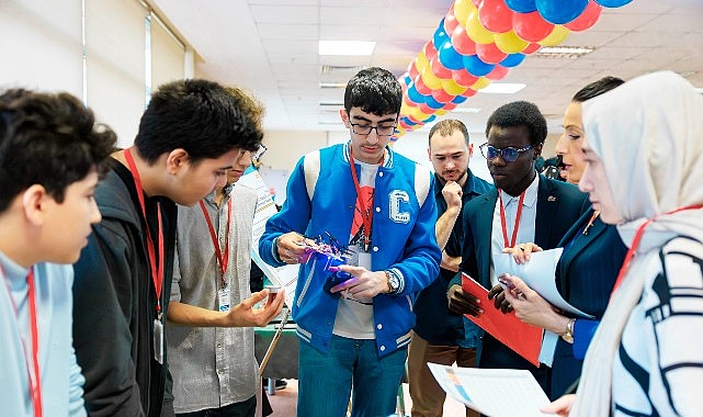 Gen&ccedil; Zihinlerden B&uuml;y&uuml;k Fikirler: DENEYAP Final Sergisi Yapıldı