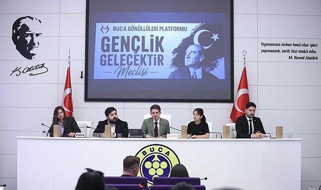 Gen&ccedil;ler Buca&rsquo;da geleceği konuştu