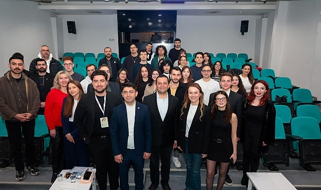 Gen&ccedil;ler &lsquo;Hibrit Kariyer Zirvesi&rsquo; i&ccedil;in Konak&rsquo;ta bir araya geldi
