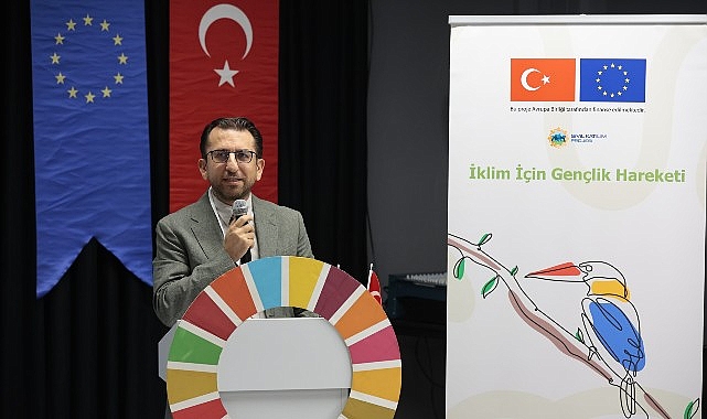 Gen&ccedil;ler iklim eylemi i&ccedil;in Konak&rsquo;ta zirve yaptı