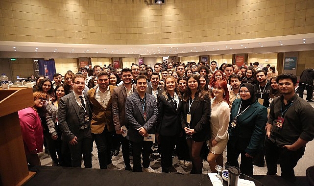 Gen&ccedil;ler iklim krizine karşı seslerini Konak&rsquo;tan y&uuml;kseltecek