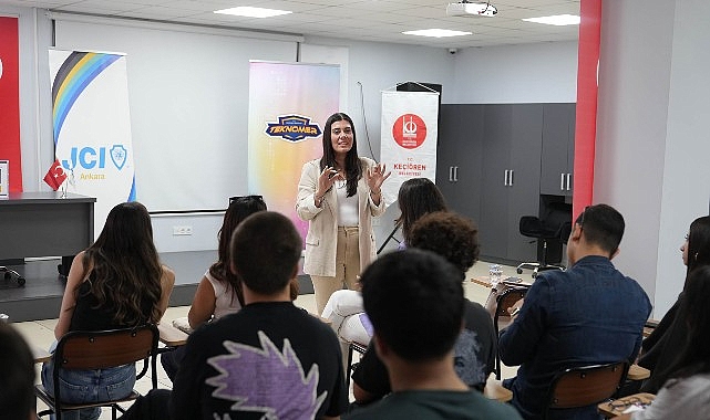 Gen&ccedil;ler Yapay Zeka ile Geleceğe Hazırlanıyor
