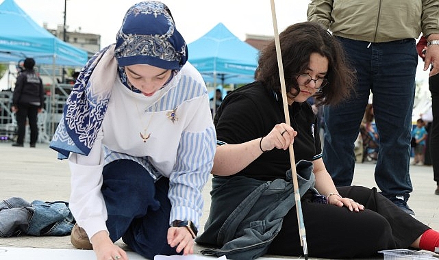 Gen&ccedil;liğin enerjisi EnFest&rsquo;te resimlere yansıdı