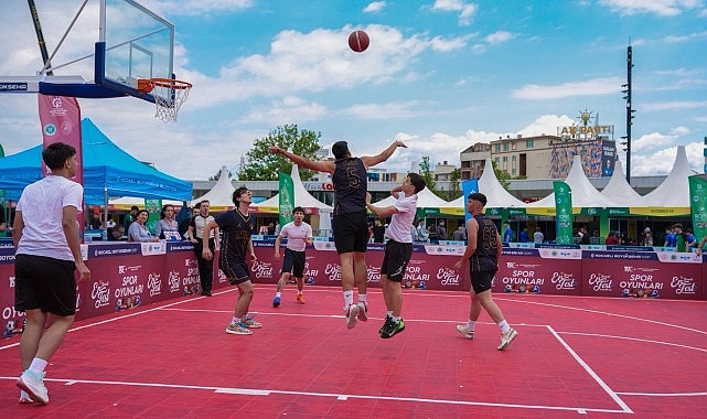 Gen&ccedil;lik enerjisi EnFest&rsquo;te sahaya yansıyor