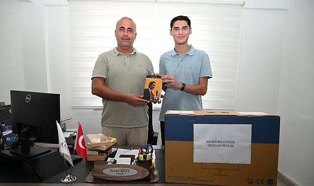 Gen&ccedil;lik meclisinden anlamlı bağış