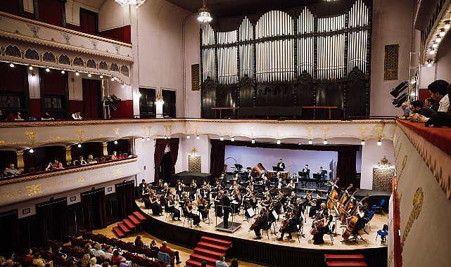 George Enescu Festivali&rsquo;ne davet edilen ilk T&uuml;rk orkestrası İDSO alkışlarla yurda d&ouml;nd&uuml;