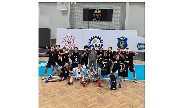 G&ouml;lc&uuml;k Belediyesi Voleybolda tarih yazdı: &Uuml;st &Uuml;ste 3. Şampiyonluk