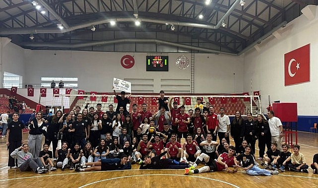 G&ouml;lc&uuml;k Belediyespor Erkek Voleybol Takımı Galibiyetle Başladı