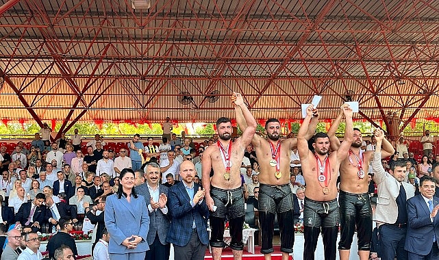 G&ouml;lc&uuml;k Belediyespor, &ouml;ner başpehlivanlığa bir adım daha yaklaştı