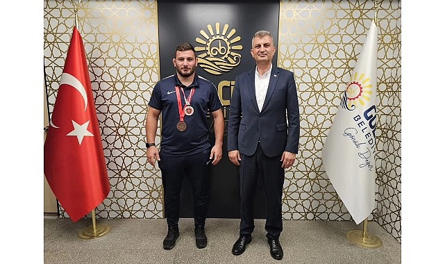G&ouml;lc&uuml;k Belediyespor pehlivanı Abdulrefik &Ouml;ner başpehlivan oldu