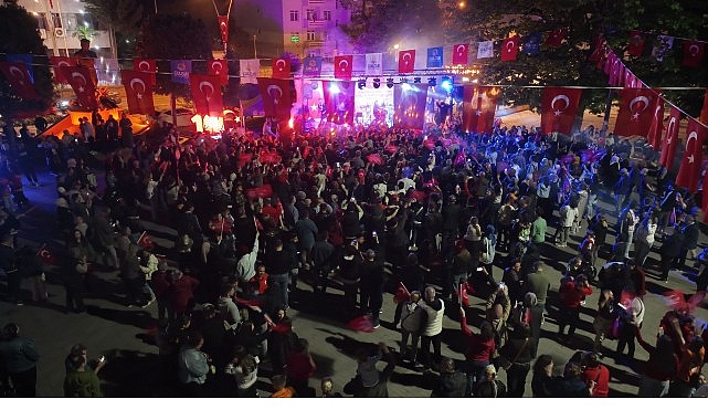G&ouml;lc&uuml;k Halkı 19 Mayıs Coşkusunu Fener Alayı ile Kutladı