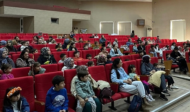 G&ouml;lc&uuml;k&rsquo;te &Ccedil;ocuklara &Ouml;zel Sahne Etkinlikleri Dolu Dolu Ge&ccedil;iyor