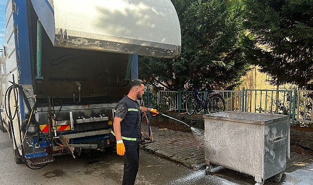 G&ouml;lc&uuml;k&rsquo;te &ccedil;&ouml;p konteynerleri d&uuml;zenli olarak temizleniyor