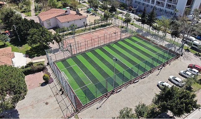 G&ouml;yn&uuml;k halı sahası yenilendi