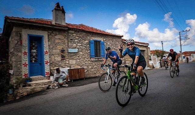 Gran Fondo &Ccedil;eşme 2025: Pedallar dokuzuncu kez &Ccedil;eşme i&ccedil;in d&ouml;n&uuml;yor