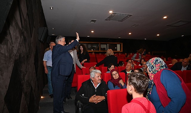 &ldquo;G&uuml;lşen&rdquo; tiyatro oyunu b&uuml;y&uuml;k alkış aldı