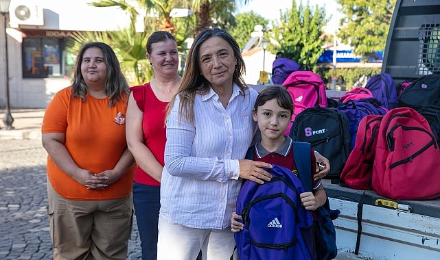 G&uuml;zelbah&ccedil;e Belediye'sinden 2500 &ouml;ğrenciye &ccedil;anta ve kırtasiye desteği
