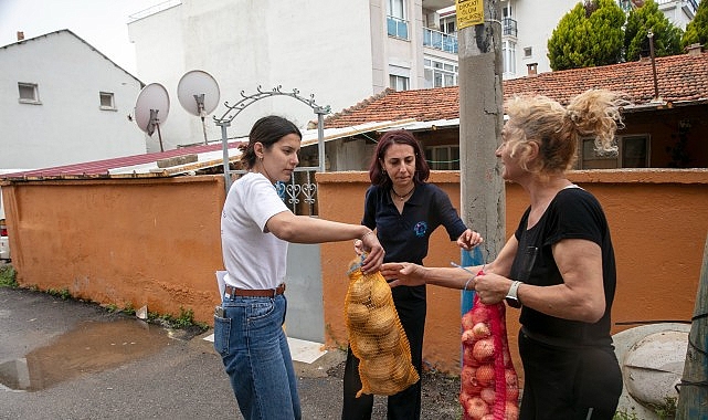 G&uuml;zelbah&ccedil;e Belediyesi&rsquo;nden  Vatandaşa &Uuml;cretsiz Patates ve Soğan Desteği