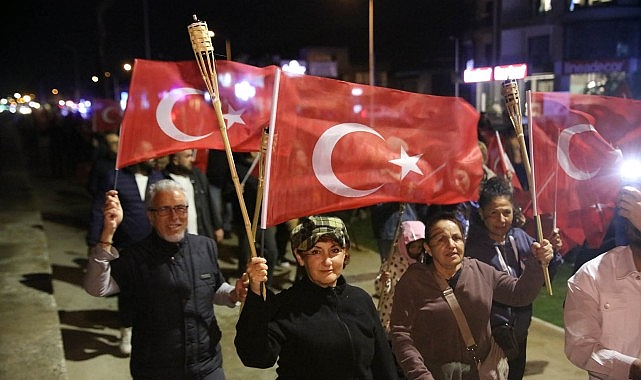 G&uuml;zelbah&ccedil;e&rsquo;de 102. Yıl coşkusu Kortej ve Konserle Kutlandı