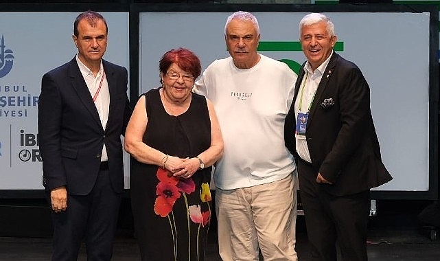 Halil Erg&uuml;n ve Defne Yalnız'a 'Yaşam Boyu Başarı &Ouml;d&uuml;l&uuml;' verildi