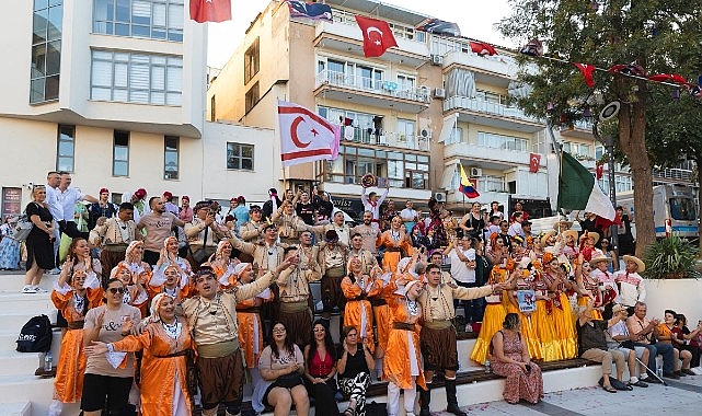 Halk Dansları Festivali&rsquo;nden coşku dolu a&ccedil;ılış
