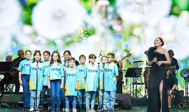 Harbiye&rsquo;de unutulmaz gece:   Candan Er&ccedil;etin ve TEGV&rsquo;li &ccedil;ocuklar aynı sahnedeydi