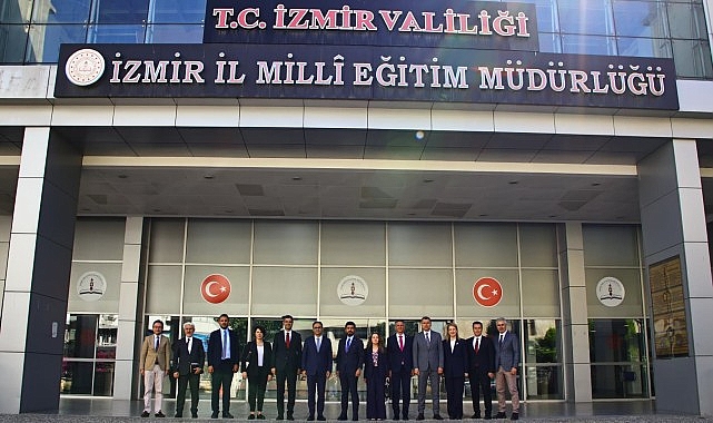 Hayat Boyu &Ouml;ğrenme Genel M&uuml;d&uuml;r&uuml; Dr. Emre Topoğlu ve Ekibi İzmir&rsquo;i Ziyaret Etti