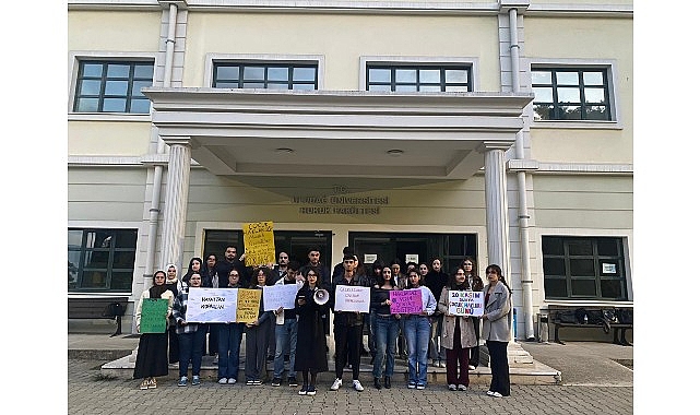 Hukuk Fak&uuml;ltesi &Ouml;ğrencileri: "&Ccedil;ocukların Hayatı Tartışmaya Kapalıdır
