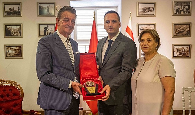 H&uuml;sn&uuml; Bozkurt&rsquo;tan Başkan Eşki&rsquo;ye ziyaret: &ldquo;Gen&ccedil;lerle umut b&uuml;y&uuml;yor&rdquo;
