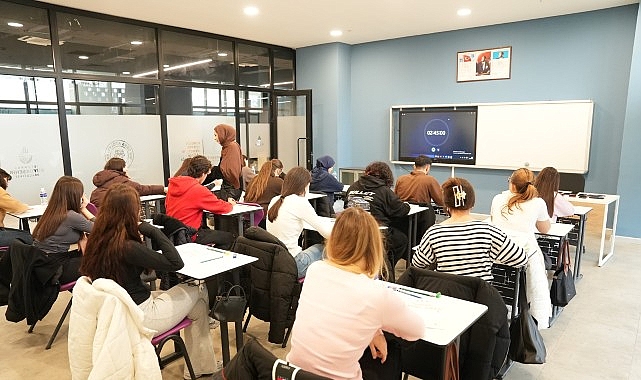 İBB&rsquo;den LGS ve YKS&rsquo;ye Hazırlananlara &Uuml;cretsiz Deneme Desteği