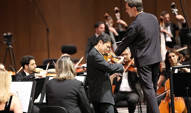 İDSO DenizBank Konserleri&rsquo;nde   İsmet İn&ouml;n&uuml;&rsquo;ye m&uuml;zikal selam