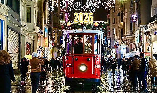 İETT&rsquo;den İstiklal Caddesi'nde yeni yıl s&uuml;rprizi