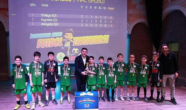 İlkokullar Arası Futbol Turnuvasında Kupa T&ouml;reni Yapıldı
