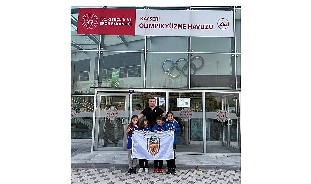 İneg&ouml;l Belediyesi Sporcularından Y&uuml;zmede T&uuml;rkiye Dereceleri