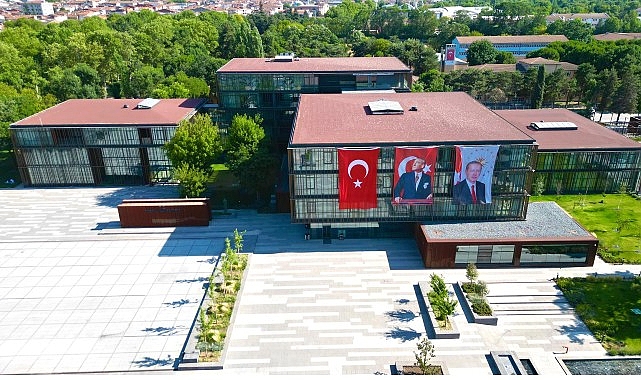 İneg&ouml;l Belediyesi&rsquo;nden 1500 &Ouml;ğrenciye Kırtasiye Yardımı